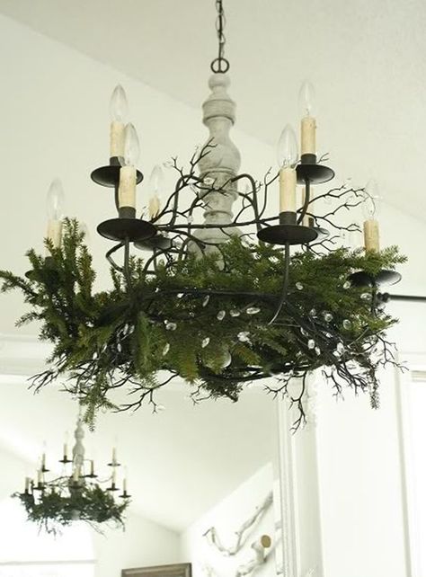 chandelier decorating Chandelier Greenery, Christmas Chandeliers, Christmas Chandelier Decor, Decorate Chandelier, Nest Ideas, Scandinavian Christmas Trees, Christmas Chandelier, Chandelier Decorations, Hanging Christmas Stockings