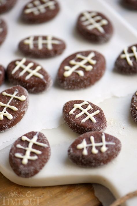 Easy Chocolate Football Patties Chocolate Footballs, Modeling Chocolate, Football Party, What To Make, Easy Chocolate, How To Make Chocolate, Candy, Football, Cake