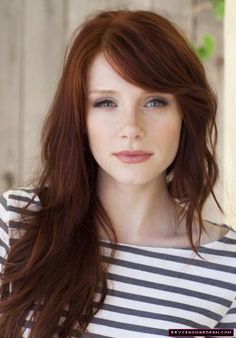 Pretty hair, wonderful pale skin, and fine freckles. This is a very pretty Lady. Auburn Red Hair Color, Ashley Green, Hair Color For Fair Skin, Hair Color Chocolate, Dallas Howard, Dark Red Hair, Bryce Dallas Howard, Hair Color Auburn, Medium Long Hair