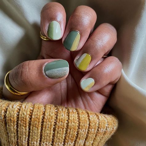 Canishiea J. Sams on Instagram: “Stoneware 🍵🍶🪔🪴 My love for ceramics and green combined 😌. Created with regular polish lacquer✨ Natural nails 💚…” Graffiti Nails, Pastel Nails Designs, Cute Nail Colors, Pastel Nail Polish, Green Nail Designs, Classic Nails, Easter Nails, Pastel Nails, Nail Designs Spring