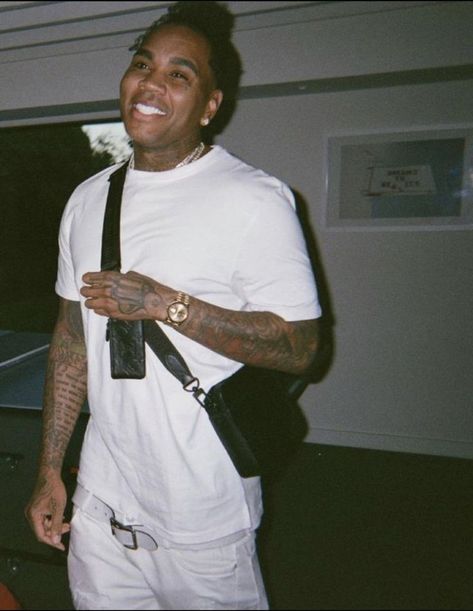 Kevin Gates Wallpaper, Kevin Gates Quotes, Short Instagram Quotes, Kevin Gates, 90s Hip Hop Fashion, Sports Movie, Rap Aesthetic, Reaction Face, The Rev