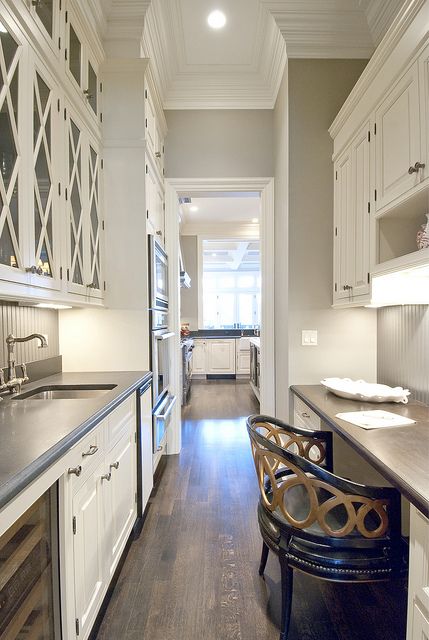 butler's pantry combined with desk space Kitchen Butlers Pantry, Butler’s Pantry, Narrow Kitchen, Butlers Pantry, Home Luxury, Kitchen Farmhouse, Butler's Pantry, Butler Pantry, Pantry Design