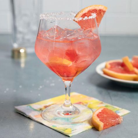 Grapefruit Margarita Drinks With Tequila, Grapefruit Margarita Recipe, Mexican Cocktail, Tequila Drinks Recipes, Grapefruit Margarita, Mexican Cocktails, Easter Cocktails, Homemade Margaritas, Traditional Margarita