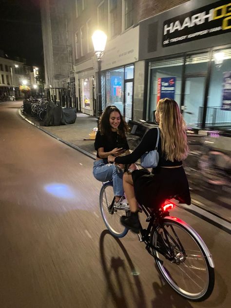 Night out, lights, fun, bycicles, night vibes, clubs, netherlands, utrecht Netherlands Student Life, Amsterdam With Friends Aesthetic, Living In The Netherlands Aesthetic, Utrecht Netherlands, Leiden Netherlands University, Utrecht Aesthetic, Utrecht University, Exchange Student, Utrecht