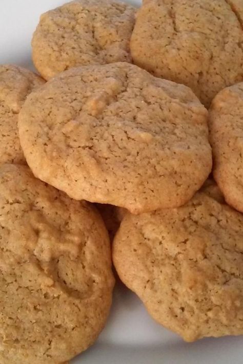 Old German Honey Cookies | "These cookies are very moist & tasty." #cookies #cookierecipes #bakingrecipes #dessertrecipes #cookieideas German Honey Cookies, Honey Cookies Recipe, German Cookies, Tasty Cookies, Pinterest Food, German Baking, Toffee Cookies, Honey Cookies, Spice Cookies