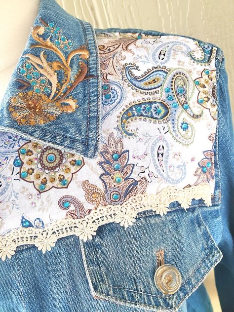 Rhinestone Jean Jacket, Vintage Jacket Women, Women Jean Jacket, Rhinestone Denim Jacket, Vintage Jackets Women, Upcycled Denim Diy, Jean Jacket Diy, Upcycled Jackets, Upcycled Denim Jacket