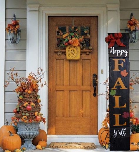 25 Fall Porch Decorating Ideas To Make Your Home The Envy Of Your Neighborhood Rustic Fall Porch, Harvest Porches, Outside Fall Decor, Rustic Porch, Fall Front Porch Decor, Harvest Gold, Fall Thanksgiving Decor, Fall Deco, Fall Front Porch