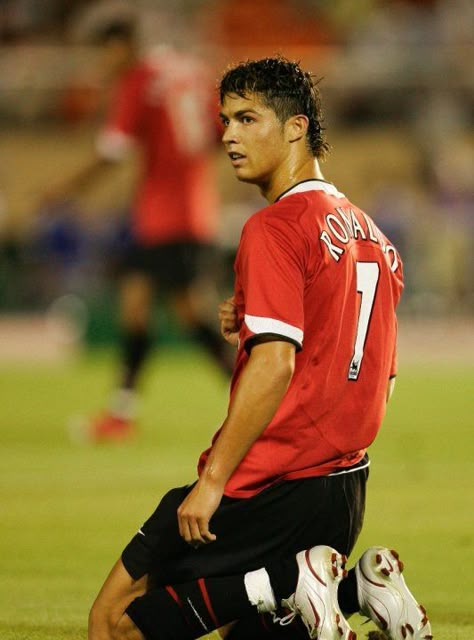 Old school Old School Ronaldo, Cristiano Ronaldo Old School, Messi Old School, Cristiano Ronaldo Haircut, Ronaldo Hair, Ronaldo Young, Manchester United Ronaldo, Cristiano Ronaldo Hairstyle, Ronaldo Haircut