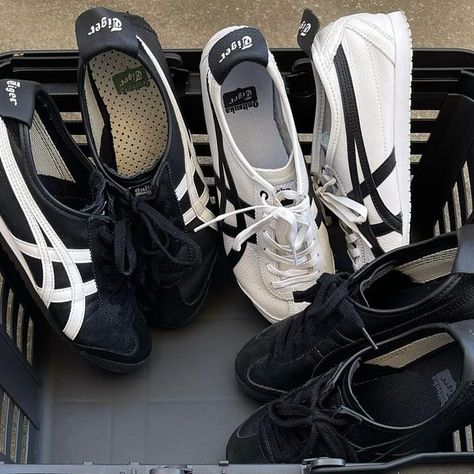 @mii_3168 on Instagram: "・ ONITSUKA TIGER MEXICO 66👟 ・ #onitsukatiger #sneakers  ・" Onitsuka Tiger Aesthetic, Onitsuka Tiger Black, Onitsuka Tiger Mexico 66 Black, Tiger Black And White, Onitsuka Tigers, Asics Onitsuka, Tiger Black, Tiger Mexico 66, Onitsuka Tiger Mexico 66