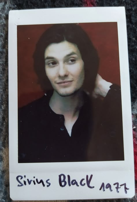 Marauders Photos, Marauders Stickers, Sirius Black Outfit, Sirius Black Ben Barnes, Marauders Polaroids, Sirius Black Wallpaper, Marauders Cast, Young Sirius Black, Marauders Dr