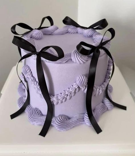 Black And Purple Vintage Cake, Purple And Black 21st Birthday, Purple Black Birthday Cake, Black And Purple Heart Cake, Pink And Black Cake Ideas Birthday, Purple Croquette, 21st Birthday Ideas Purple, Purple And Black Birthday Decorations, Black And Purple Birthday Cake