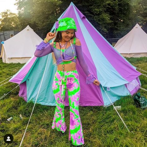 Winter music festivals are here! learn about the best winter music festival outfit brands that you need to know about! Support small businesses and shop sustainable! Sharing everything that's rave and festival worthy over at RaveHackers.com #musicfestivaloutfits #wintermusicfestivaloutfits #musicfestivaloutfits #ravehackers #musicfestivalblog #edmblog Groovy Festival Outfits, 2023 Rave Fashion, Funny Festival Outfits, Rave Outfits Indoor, Wakaan Festival Outfits, Funky Rave Outfits, Rainy Rave Outfit, Old School Rave Outfits, Rave Festival Outfit Ideas Plus Size