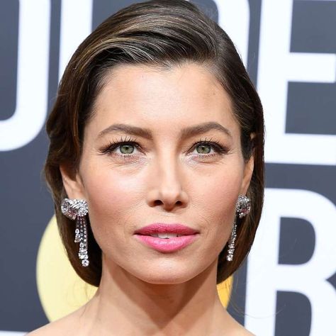 6 Celebrities Who Embraced Their Gray Hair on the Red Carpet - Getty Celebrities With Gray Hair, Grey Hair Celebrities, Anne Hathaway Short Hair, Going Gray Gracefully, Covering Gray Hair, Grey Hair Styles For Women, Natural Gray Hair, Popsugar Beauty, Celebrity Trends