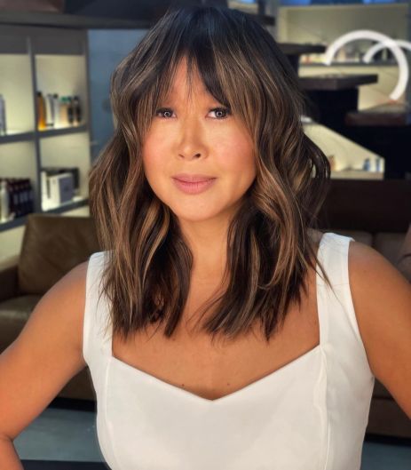 Choppy Midi Cut for Women Over 40 2023 Hair Trends For Women Round Face, Retro Haircut, Haircuts For Women Over 40, Flattering Haircuts, Tan Skin Blonde Hair, Date Hairstyles, Flattering Hairstyles, New Hair Trends, Hair Color Caramel