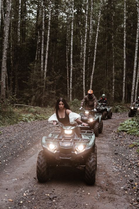 4 Wheeler Photoshoot, Atv Photoshoot Women, Atv Aesthic, 4 Wheeler Outfit, Quad Bike Outfit Women, Atv Riding Aesthetic, Quads Motorcycle, Atv Photoshoot, Motorcycle Girl Aesthetic