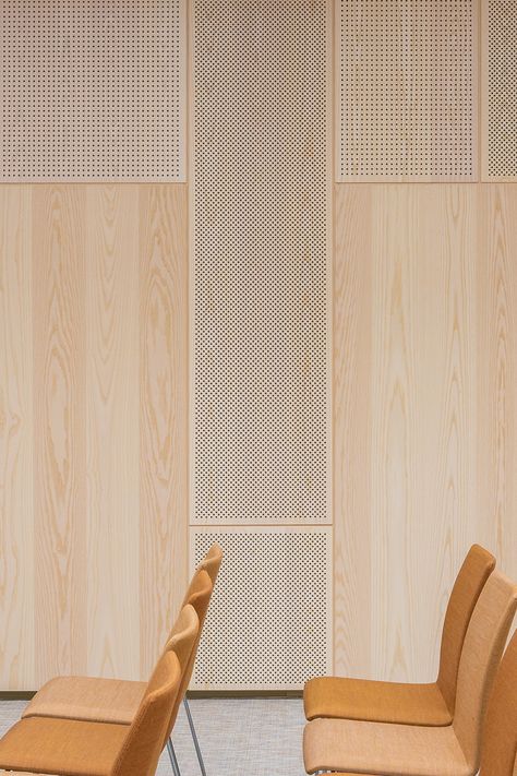 Gustafs perforated acoustic wood panels are cladding the walls in this conference room at Sköyen Atrium in central Oslo. All panels are produced in white pigmented ash veneer. The walls have been cladded with three different types of perforations. #perforatedacousticpanels #acousticwoodpanels #microperforatedacousticpanels #ashveneeredpanels #ashveneer #conferenceroomdesign #officecomplexinterior #officecomplexarchitecture Perforated Wall Panel, Wood Acoustic Wall, Perforated Acoustic Panels, Wood Veneer Wall Paneling, Different Types Of Wall Paneling, Perforated Wood Panel, Office Wood Wall, Wood Acoustic Panels, Acoustic Wood Panels