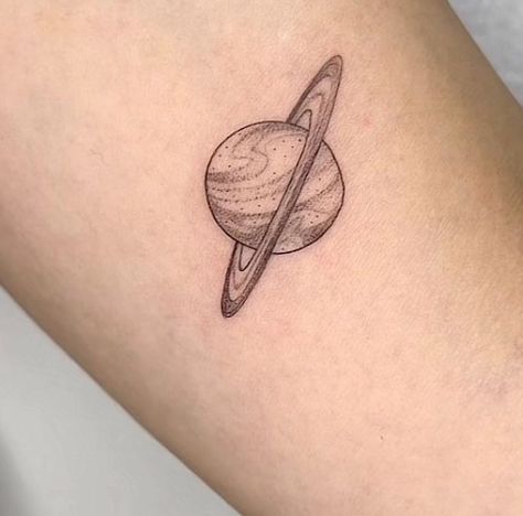 Tattoo Ideas Saturn, Simple Saturn Tattoo, Simple Cat Tattoo, Line Art Simple, Venus Tattoo, Cat Tattoo Ideas, 90s Tattoos, Saturn Tattoo, Astronaut Tattoo