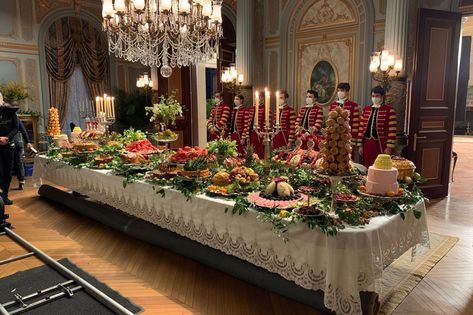 How ‘The Gilded Age’ Prepares Its Sumptuous Feasts Gilded Age Christmas, Gilded Age Party, Gilded Age Wedding, Christmas Buffet Table, Brunch Table, Table Throw, Creative Tutorials, Dinner Party Menu, Gilded Age