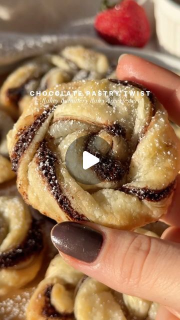 Pastry Shapes Ideas Puff, Chocolate Puff Pastry Twists, Puff Pastry Chocolate, Chocolate Pastries, Pastry Twists, Puff Pastry Twists, Chocolate Puff, Eclipse Party, Baking Breakfast