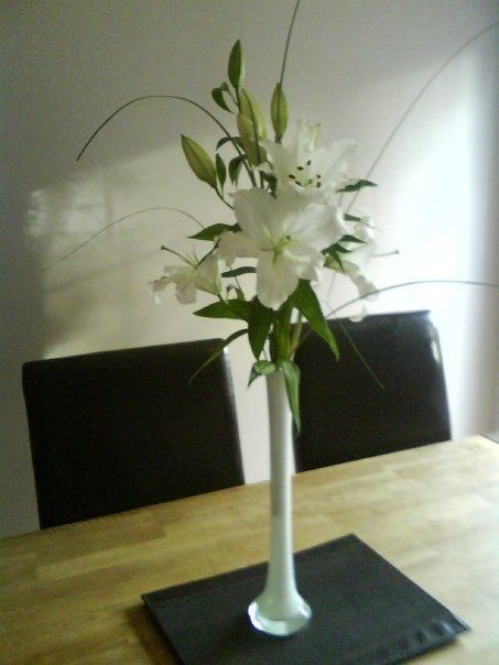 Lily stems lily vase beargrass Lily Vases, White Lily, White Lilies, Wedding Centerpieces, Random Stuff, Flower Arrangements, Wedding Flowers, Party Ideas, Lily