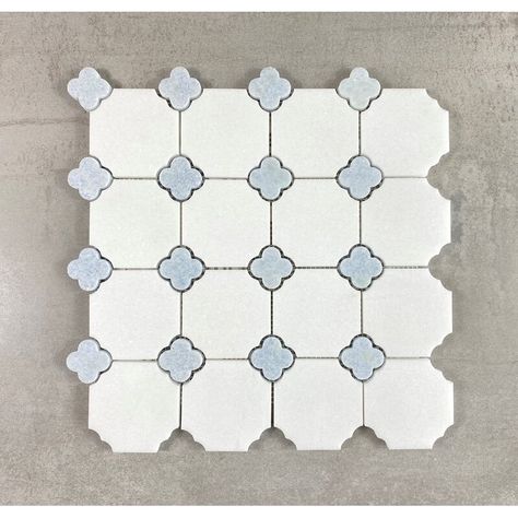 Mosaic Floor Tile, Kitchen Shower, Marble Mosaic Tiles, Bathroom Backsplash, Girls Bathroom, Tile Pattern, Marble Mosaic, Décor Diy, Wall And Floor Tiles