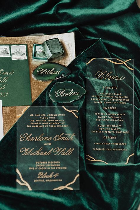 Emerald City Wedding Inspo in an Urban Loft ⋆ Ruffled Slytherin Wedding, Emerald Wedding Colors, Emerald Green Wedding Theme, Cer Nocturn, Dark Green Wedding, Fall Wedding Color Palette, Gold Wedding Inspiration, Green Themed Wedding, Emerald Green Weddings