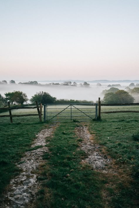 Countryside views in East Sussex - countryside, farmhouse, uk travel, uk countryside, countryside aesthetic, photography Country View Aesthetic, Living In The Country Aesthetic, Countryside Farm Aesthetic, Uk Farmhouse, Countryside Farmhouse, Aesthetic Countryside, Land Aesthetic, Farm Asthetic, Green Country Aesthetic