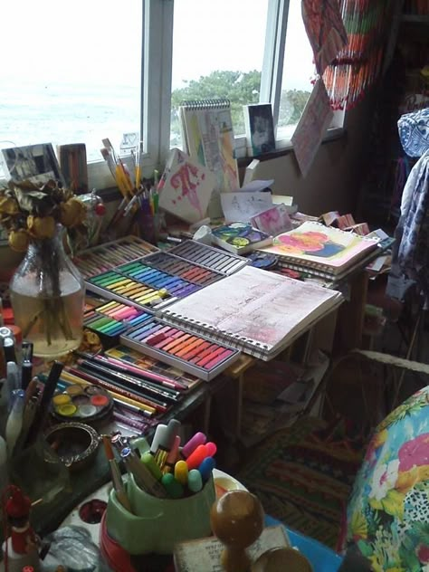 Home Art Studios, Cool Office Space, Art Studio Space, Art Studio Organization, Art Studio Room, Artsy Aesthetic, Art Studio Design, Art Studio At Home, Studio Organization