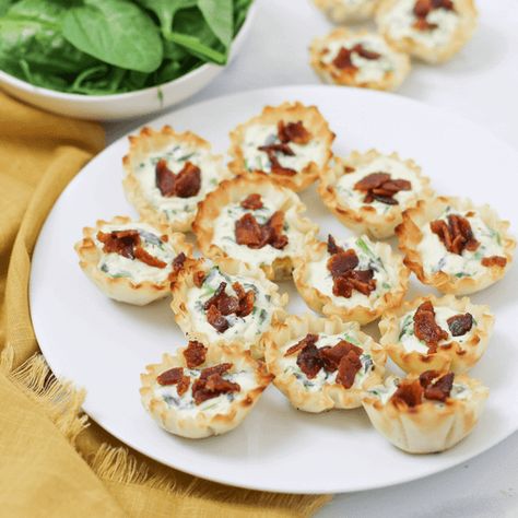 Spinach Bacon Tartlets Brie Phyllo, Phyllo Appetizers, Knight Birthday, Thanksgiving Appetizers Easy, Brie Appetizer, Crispy Prosciutto, Awesome Appetizers, Phyllo Cups, Brie Bites