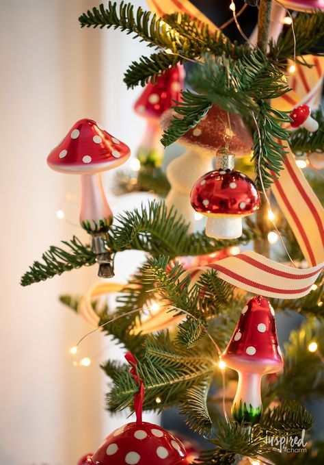 Woodland Christmas Decor, Mushroom Ornaments, Mushroom Christmas, Tall Christmas Trees, Tree Mushrooms, Whimsical Christmas Trees, Xmas Theme, Christmas Tree Inspiration, Tabletop Christmas Tree