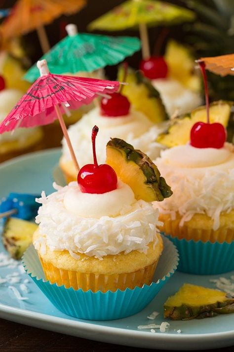 Luau Party Cake Ideas, Tropical Side Dishes, Luau Party Cupcakes, Luau Desserts, Hawaiian Party Food, Reggae Party, Luau Party Food, Pina Colada Cupcakes, Pineapple Centerpiece