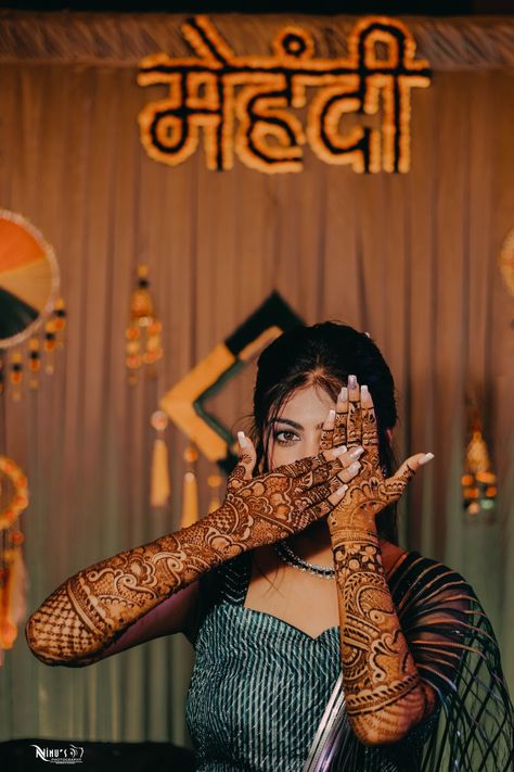 Mehndi Shoot Wedding Photography, Muslim Bride Photoshoot, Haldi Photography Ideas For Bride, Mehandi Shoot, Mehendi Photography Bridal, Haldi Photography Ideas, Mehendi Photoshoot, Haldi Poses For Bride, Bridal Mehendi Designs Wedding