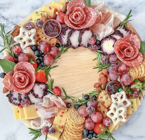 24 Christmas Charcuterie Ideas to Delight Your Guests - Just Simply Mom Goat Cheese Charcuterie, Baby Shower Charcuterie Board Ideas, Bridal Shower Charcuterie Board, Bridal Shower Charcuterie, Winter Charcuterie, Shower Charcuterie Board, Party Charcuterie Board, Groovy Wedding, Holiday Boards