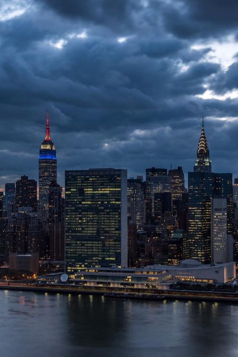 International Relations Aesthetic, Summer Wallpaper Phone, The Weekend Vibes, New York Downtown, Downtown Pictures, New York Dream, Day In New York City, United Nations Headquarters, Future Vision Board