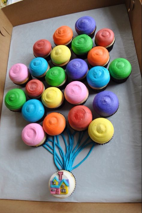 Disney Pixar "UP" cupcakes! #DisneySide @ Home Celebration Cupcakes Decorados, Cute Cupcakes, Cupcake Cake, Creative Cakes, Cute Cakes, Cupcakes Decoration, Cupcake Cookies, Let Them Eat Cake, Cake Cookies