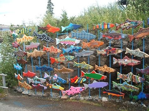 fish sculptures. - maybe a wall of clay sunflowers Collaborative Art Projects, Fence Art, Wooden Fish, Fish Sculpture, School Garden, Collaborative Art, Night Art, The Fence, Kites