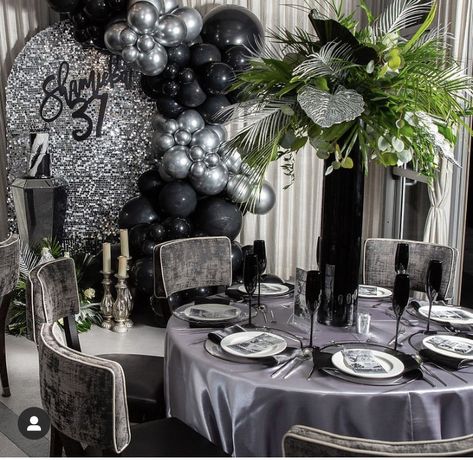 Gala Themes Ideas, Black Themed Party, Party Yacht, Small Birthday Parties, Champagne Balloons, Disco Birthday Party, Styled Shoot Ideas, Wedding Themes Fall, 18th Birthday Party