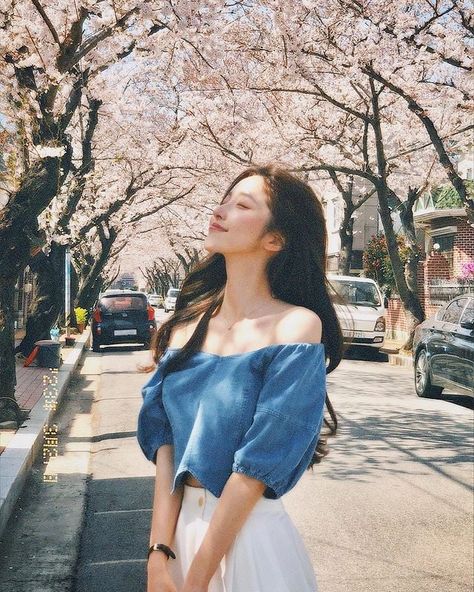 Ootd Poses, Big Personality, 사진 촬영 포즈, Desi Fashion Casual, Stylish Photo Pose, Best Photo Poses, Photoshoot Concept, March 30, Big Dreams