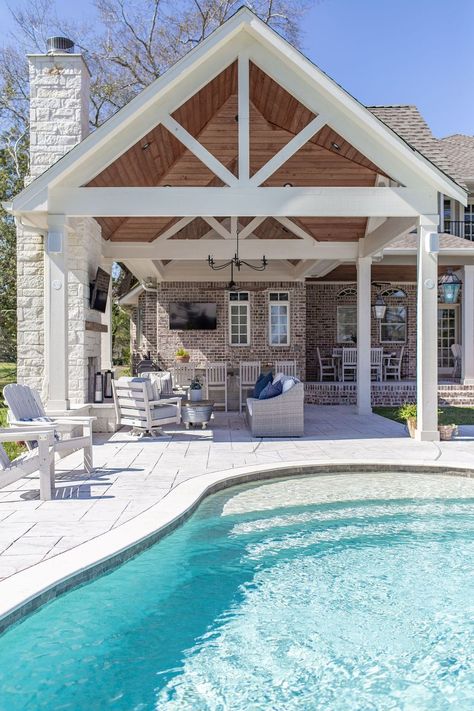 Poolside Lounge, Pool House Designs, Moore House, Pools Backyard Inground, Grill Area, Casa Country, Backyard Pavilion, Kitchen Patio, Poor Family