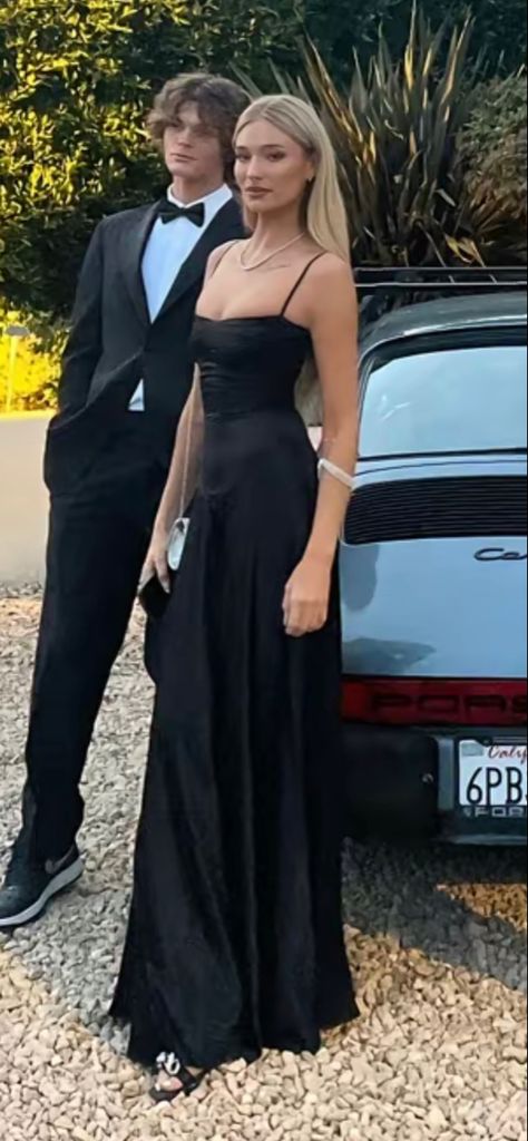 Black Classy Dress Outfit, Prom Dresses Europe, Long Black Graduation Dress, Black Tie Inspo Women, Prom Dresses Tight Fitting Long, Classy Prom Looks, Classy Prom Dresses Simple, Brides Maids Outfit, European Prom Dress