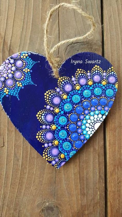 https://www.pinterest.com/pin/545498573611381063/ Painted Wood Crafts, Mandala Painted Rocks, Mandala Rock Art, Mandala Art Lesson, Painted Hearts, Mandala Artwork, Mandala Rocks, Heart Painting, Simple Acrylic Paintings