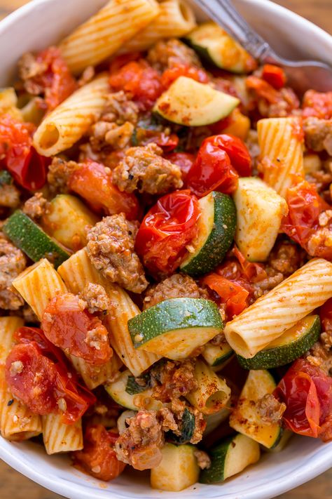 Rigatoni With Sausage, Tomatoes And Zucchini, Resep Pasta, Baker By Nature, Plats Healthy, Makanan Diet, Health Dinner, Pasta Lover, Health Dinner Recipes