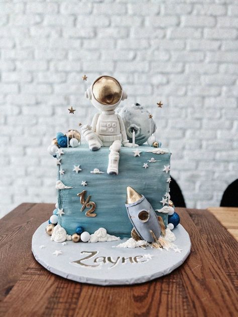 Astronaut First Birthday Cake, Half Way Around The Sun Birthday, First Birthday Astronaut Theme, Halfway Around The Sun Cake, First Birthday Cake Space, First Time Around The Sun Cake, Around The Sun First Birthday Cake, Cake First Trip Around The Sun, Halfway Around The Sun Half Birthday