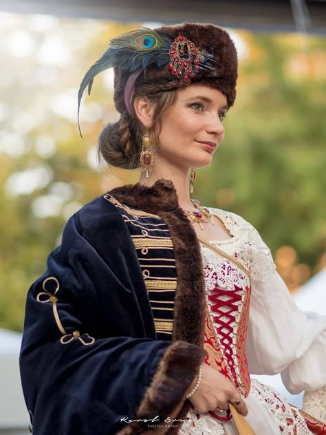 Medieval Polish Clothing, Imperial Design, Slavic Clothing, Polish Clothing, Slavic Folklore, Polish Women, Polish Folk, Russian Culture, Fur Clothing