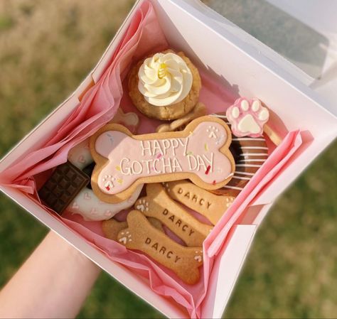 Dog Treats Birthday, Dog Treat Aesthetic, Aesthetic Dog Treats, Dog Treats Aesthetic, Dog Store Ideas, Dog Treat Logo, Dog Bakery Ideas, Dog Bakery Business, Cute Dog Treats