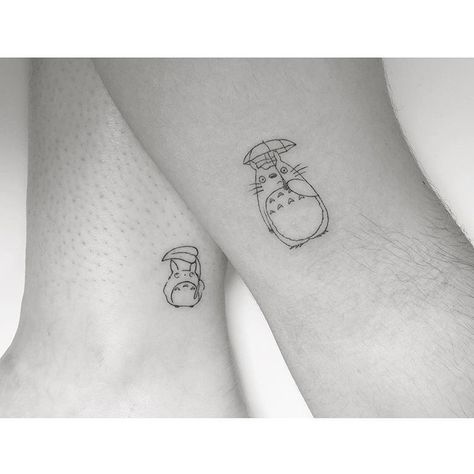 totoro Cartoon Style Tattoos, Tattoo For Couple, Totoro Tattoo, Tatuaje Studio Ghibli, Playground Tattoo, Maching Tattoos, Studio Ghibli Tattoo, Kpop Tattoos, Cute Matching Tattoos