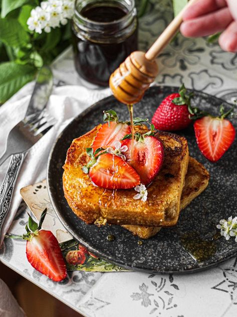 Delicious Breakfast, Slow Living, Fruit Recipes, Breakfast Ideas, Yummy Breakfast, Food Styling, French Toast, Waffles, Food Photography