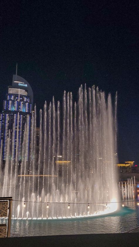 Dubai Water Fountain, The Dubai Fountain, Dubai Temple, Emarati Core, Dubai Fountain Show, Photography 4k, Travel Desk, Dubai Fountain, Dubai Trip