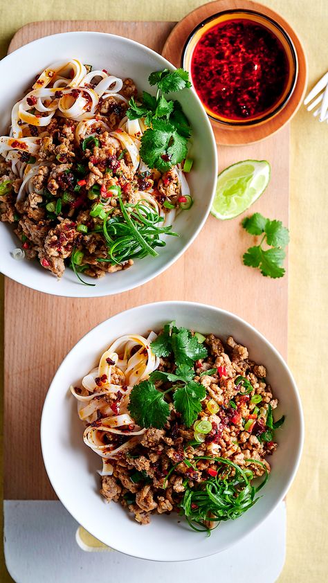 Pork Roadt, Thailand Recipes, Pork Larb, Larb Recipe, Pork Noodles, Dry Rice, Rice Noodle, Thailand Food, Asian Soup