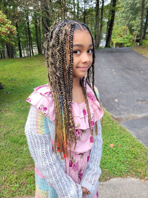 Rainbow stretched hair peek a boo, boho braids for girls, extra hair added, highlights Braids For Girls, Stretched Hair, Boho Box Braids, Mixed Hair, Girls Braids, Boho Braids, Different Hairstyles, Peek A Boo, Box Braids